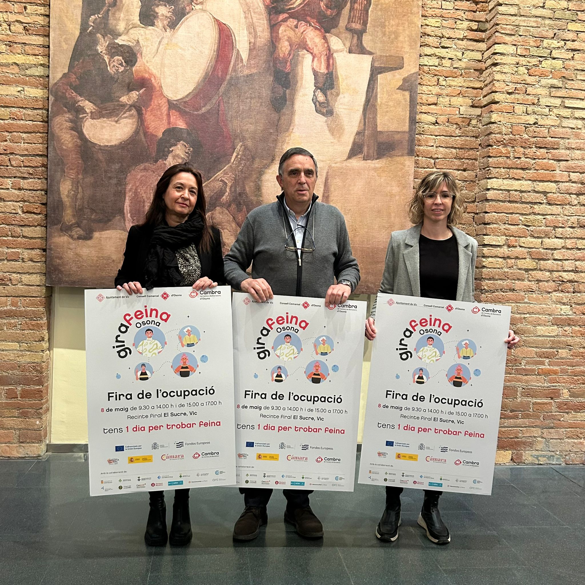 D’esquerra a dreta: Elisenda Carrera, regidora d’Ocupació; Josep Pujadas, president de la Cambra de Comerç a Osona; i Bet Contreras, consellera de Joventut, Dones i Igualtat del Consell Comarcal d’Osona